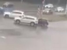 Тройное ДТП попало в объектив камер видеонаблюдения в Ставрополе