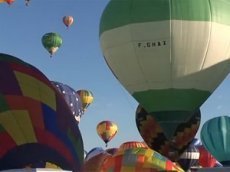 Во Франции в небо поднялись 408 аэростатов