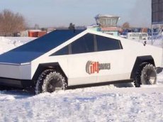 Копию Tesla Cybertruck на базе УАЗа испытали на бездорожье