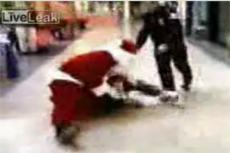 Пожилой Санта Клаус повязал двух преступников