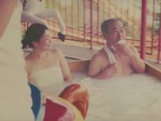 В парке развлечений вместо кабинок установили ванны с пеной