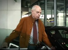 Пенсионер купил 135 машин BMW