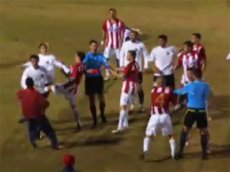 Матч между «Енисеем» с «Сопотом» завершился дракой футболистов