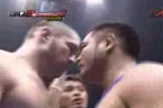 Нетрадиционный бокс: поцелуй на ринге