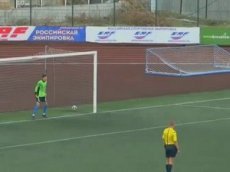 Футболист забил с пенальти во время исполнения сальто