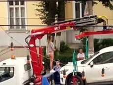 Стриптиз не помог тулячке спасти машину от штрафстоянки
