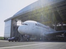 Porsche Cayenne попал в Книгу Гиннесса, отбуксировав Airbus A380