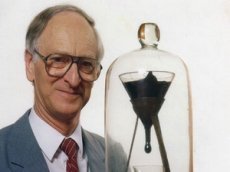 Самый медленный эксперимент в мире сняли на видео