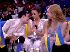 Украинский певец укусил ведущую «Евровидения»