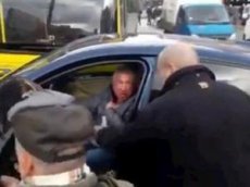 Киевляне устроили самосуд автохаму на BMW