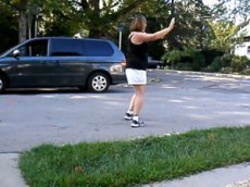 Американку прославил танец, который она исполнила, отправив детей в школу