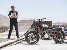 Каскадер перелетел на мотоцикле полсотни машин