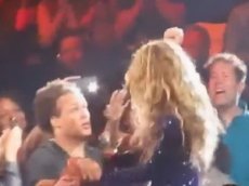 Фанат Бейонс упал в обморок