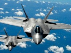 Сверхманевренность F-22 зафиксировали на видео