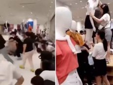 Покупатели подрались из-за одежды и рассмешили пользователей сети