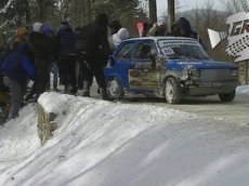 Фанаты ралли вернули на трассу вылетевший на обочину Fiat