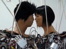 Первый поцелуй роботов
