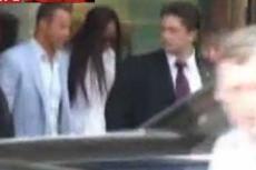 Наоми тайно прилетела к олигарху