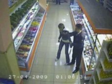 В супермаркете майору Евсюкову оказали сопротивление
