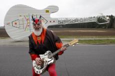 12-метровый велосипед-гитара в действии