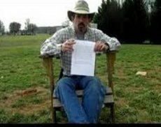 Отец расстрелял ноутбук дочери