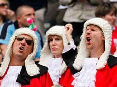 Фанат регби обнажился в прямом эфире во время матча