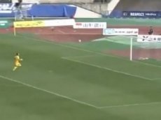 Вратарь пропустил два гола с центра поля за минуту