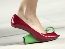 Стартап выпустил туфли, каблуки которых убираются одним нажатием кнопки