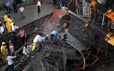 В Индии обрушилась эстакада метро