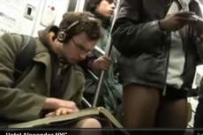 Традиционный зимний флэшмоб без штанов в Нью-Йорке