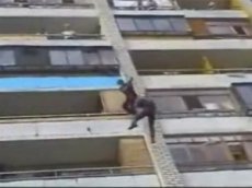 Самоубийцу не удержала целая бригада спасателей