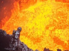 Смельчаки спустились в жерло действующего вулкана