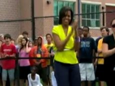 Мишель Обама выдала танец под прицелами телекамер