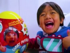 7-летний видеоблогер заработал 22 миллиона долларов за год