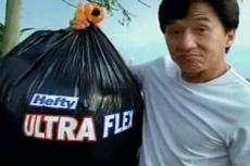 Джеки Чан рекламирует пакеты для мусора