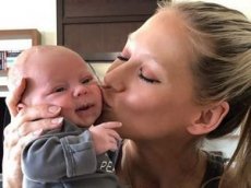 Курникова станцевала с маленькой дочкой под песню Иглесиаса