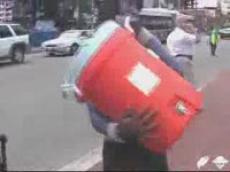 Ведущую облили водой во время прямого эфира