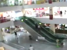 Ребенок упал с шестиметровой высоты в супермаркете