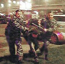 Российские хулиганы устроили засаду у отеля, где жили англичане