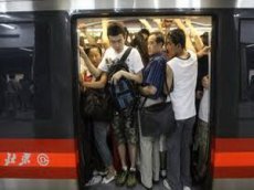 Видео о давке в пекинском метро стало интернет-хитом