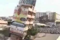 В Индии неожиданно рухнуло здание