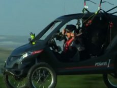 Француз пересек Ла-Манш на летающем автомобиле