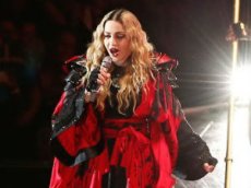 Мадонна опоздала на свой концерт и обматерила фанатов