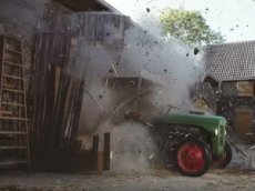 Рекламный ролик c опасным вождением на тракторе стал хитом Сети