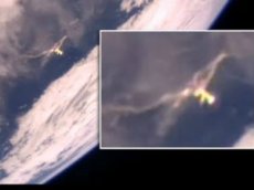 Камеры МКС сняли на видео полет корабля инопланетян