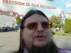 Украинский журналист зачитал рэп о запрете российских соцсетей