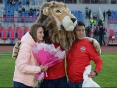 Болельщик «Енисея» сделал предложение своей девушке во время матча
