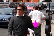 Хью Гранту приходится нелегко