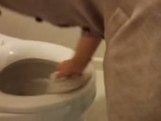 В 5-звёздочном отеле посуду мыли туалетными ёршиками