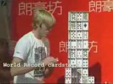 Энтузиаст построил Олимпийскую деревню из 140 000 игральных карт